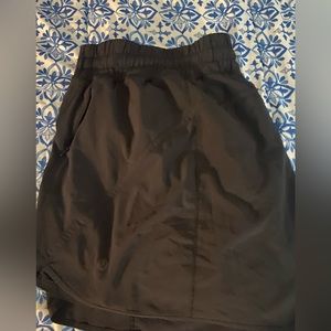 Lulu lemon black tracker shorts 5 inch inseam